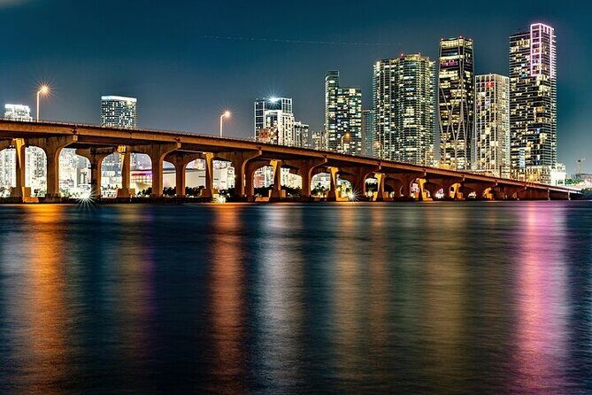 The best Miami boat party with DJ, drinks and lights of the city - Authentic Experiences and Reviews