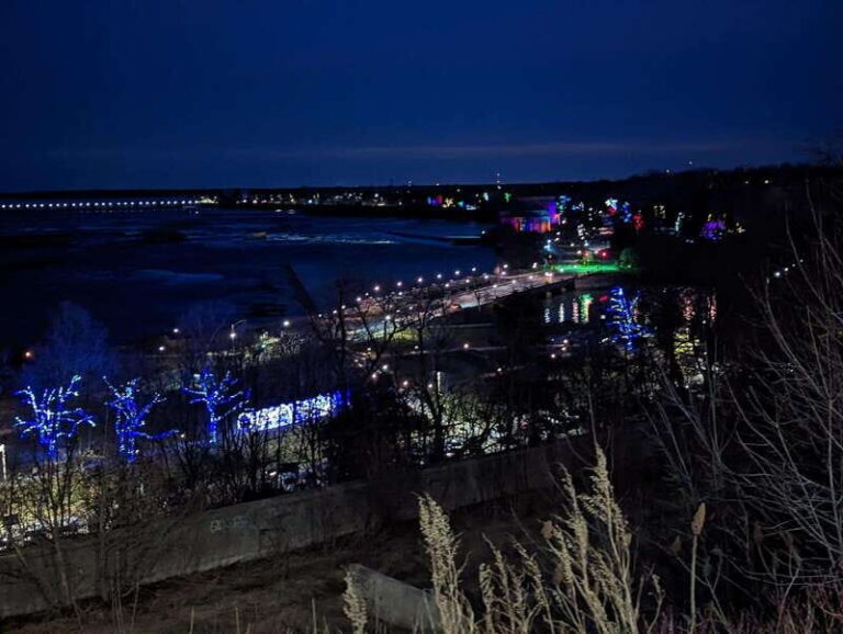 Toronto to Niagara Falls: Evening Tour with Cruise & lights - The Sum Up