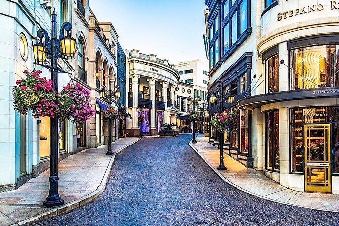 Tour of Hollywood, Sunset Blvd, Farmer's Market, Miracle Miles and Beverly Hills - Melrose Avenue and the Farmers Market: Shopping and Culinary Delights
