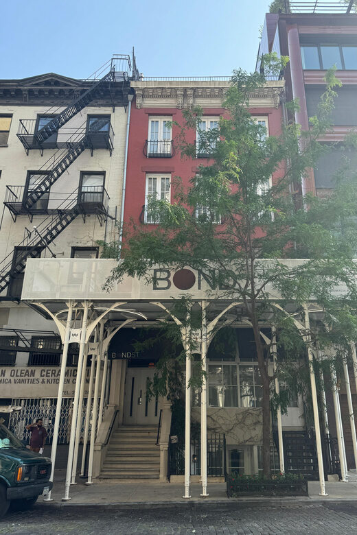 Welcome to New York: A Tour of Taylor Swift Hotspots - Starting Point: Housing Works Bookstore