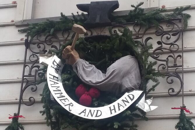 1 Hour Christmastide Walking Tour in Virginia Past and Present - Who Should Consider This Tour?