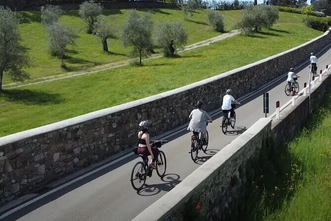 2-Day E-Bike Tuscany Tour with Meals, Wineries, and Farmstay - Day 2: Deeper into Chianti, Villages, and Vineyard Tasting