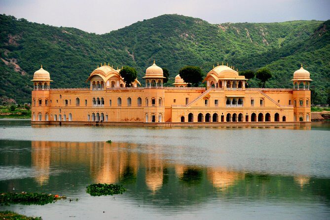 2-Day Private Tour of Jaipur from Delhi: City Palace, Hawa Mahal and Amber Fort - What Makes This Tour Stand Out
