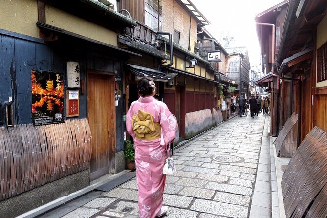2 Hour Night Walking Tour Throughout Gion in a Small Group - What Makes This Tour Stand Out?