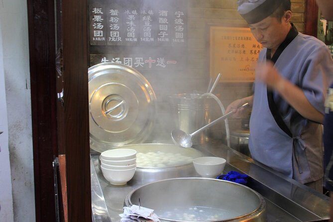 4-Hour Food Tour in Qibao Water Town from Shanghai by Subway - Exploring Qibao Water Town: A 4-Hour Food and Culture Journey from Shanghai
