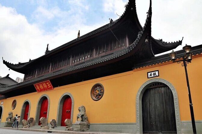 4-Hour Shanghai Highlight Tour: Yu Garden and Jade Buddha Temple - Transport and Practicalities