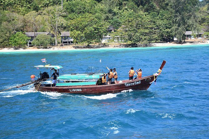 4 Island Tour to Emerald Cave by Longtail Boat from Koh Lanta - The pros and cons