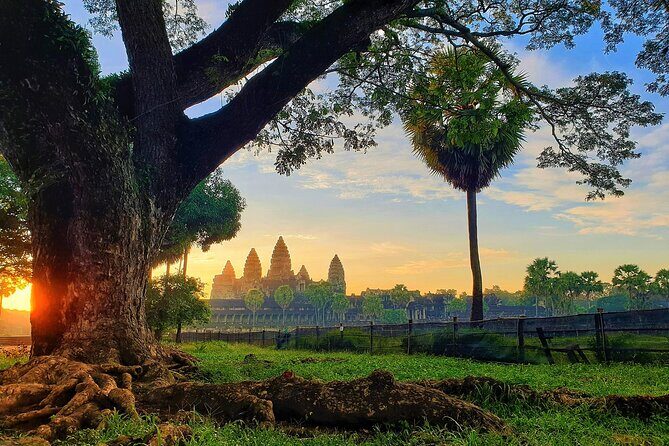 Angkor Wat Sunrise & All Highlight Angkor Temple Private Day Tour - Transportation & Comfort