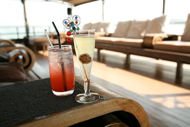 Aqua Luna: Evening Cruise at Victoria Harbour Hong Kong - Who Will Love This Cruise?