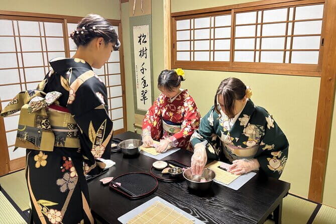 Art Sushi Rolls Experience in 150 Years Old Townhouse Kyoto - Who Would Love This Experience?