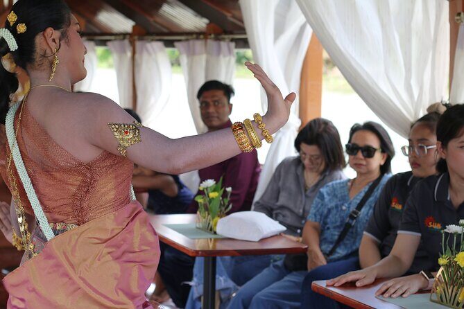Ayutthaya Sightseeing Boat Rental with Traditional Thai Dance - Who Is This Tour Best For?