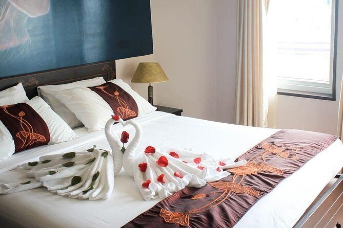 Bai Tu Long Bay Luxury Cruise 2D/1N: Visit Bai Tu Long bay & pristine places - What Sets This Tour Apart