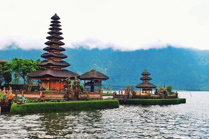 Bali: Bedugul Lake Temple, Banyumala Waterfall, UNESCO Rice Field - Lunch with a View at Gong Jatiluwih