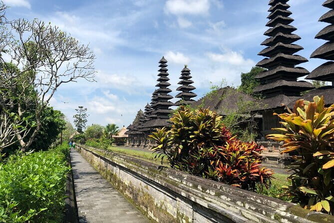 BALI INSTAGRAM TOURS; Handara Gate, Taman Ayun, & Ulundanu Temple - Exploring Handara Gate