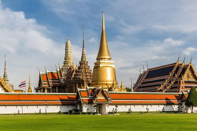 Bangkok Private Grand Palace Emerald Buddha and Reclining Buddha - The Itinerary in Detail