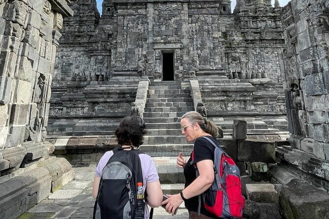 Borobudur Sunrise From Setumbu Hill, Prambanan Tour and Transport - Mendut Temple: The Serene Stop