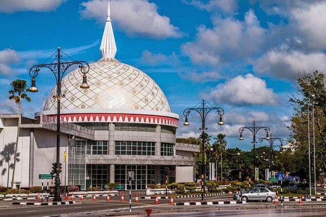 Brunei Half Day City Tour with Royal Regalia & Sultan Omar Ali Saifuddin Mosque - The Sum Up