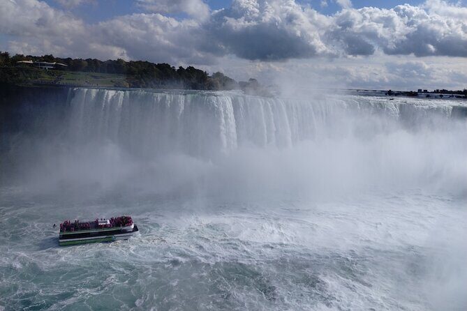 Canada/USA Incredible Wonder Tour of both sides of Niagara Falls - Who Should Consider This Tour?