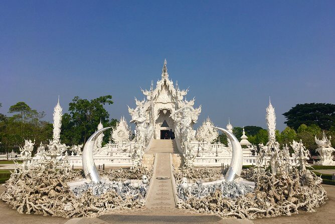 Chiang Mai-Chiang Rai: White Temple-Black House-Blue Temple-Karen Village - A Few Downsides to Keep in Mind