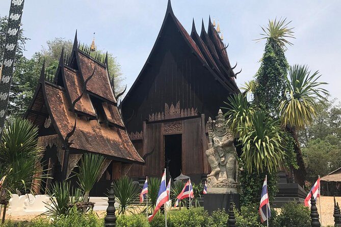 Chiang Mai-Chiang Rai:White+Black+Blue Temple+Golden Triangle+Boat Trip - Transportation & Group Size