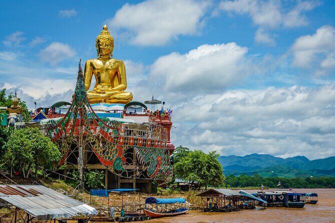 Chiang Rai White Temple, Blue Temple and more from Chiang Mai - The White Temple: An Architectural Marvel