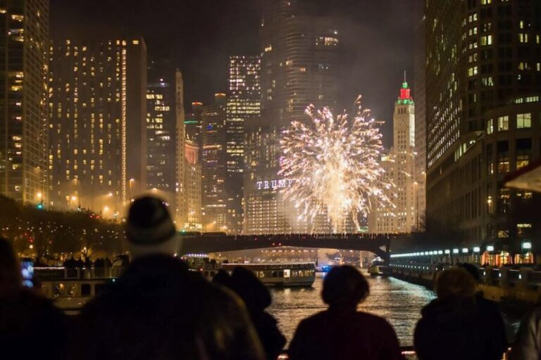 Chicago: Fireworks Cruise with Lake or River Viewing Options - Different Options for Different Preferences