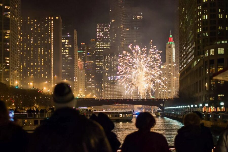 Chicago: Fireworks Cruise with Lake or River Viewing Options - Different Options for Different Preferences