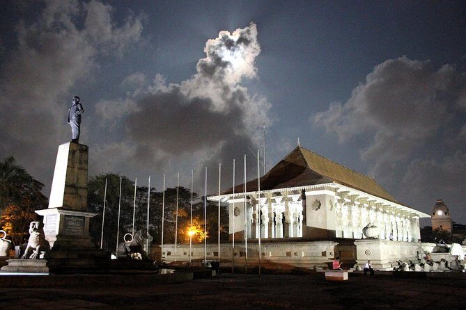 Colombo By Night With Dinner At Cinnamon Lakeside Hotel - A Closer Look at the Experience