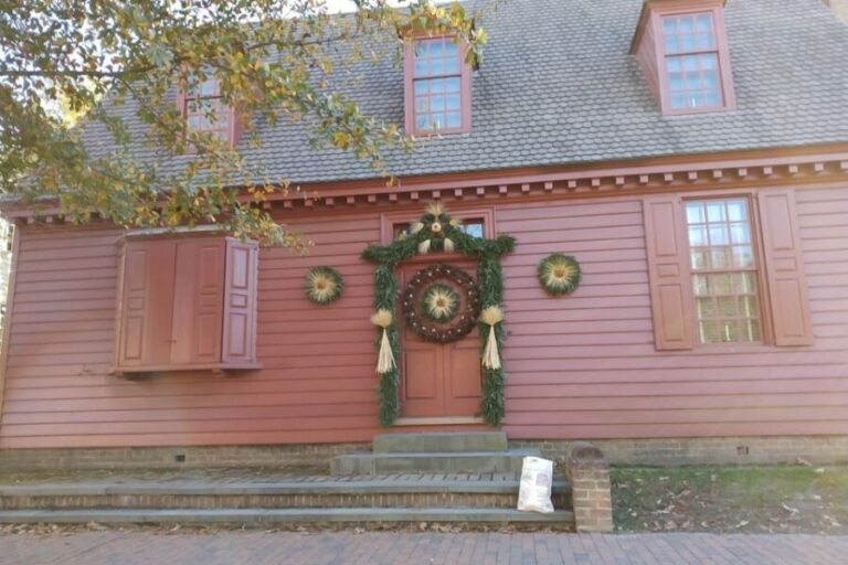 Colonial Williamsburg: Christmas Walking Tour - Authentic Stories & Personal Touches