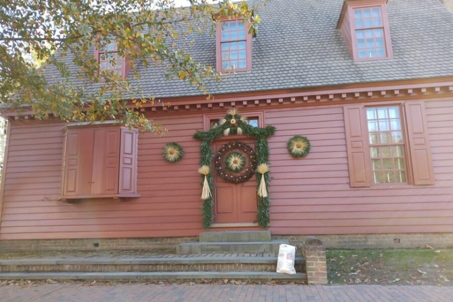 Colonial Williamsburg: Christmas Walking Tour - Authentic Stories & Personal Touches