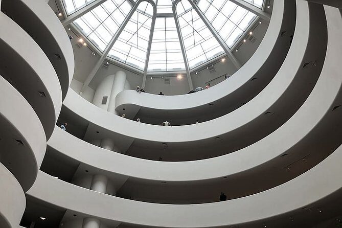 Contrasts New York Private Tour with driver and local guide - Authentic Insights from Past Travelers
