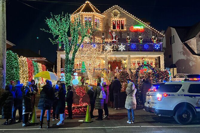 Contrasts VIP + Dyker Heights, Christmas in NYC - The Practicalities: What to Expect