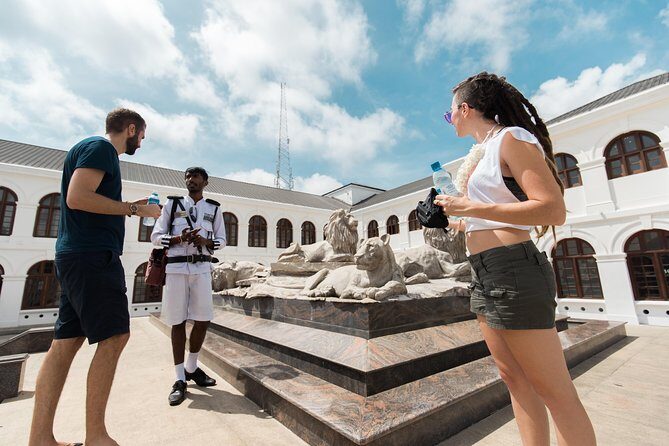 Cruise by tuk tuk in Colombo - How the Tour Adds Value