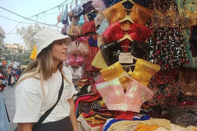 Customized Half Day or Full Day Delhi Shopping Tour with Female Consultant - FAQs