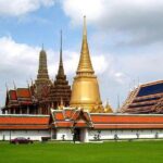 Damnern Saduak Floating Market, Grand Palace and Wat Phra Keo Tour from Bangkok - Authentic Thai Cuisine & Cultural Insights