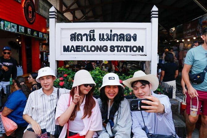Day Trip to Bangkok Floating Market & Maeklong Railway - What Travelers Are Saying