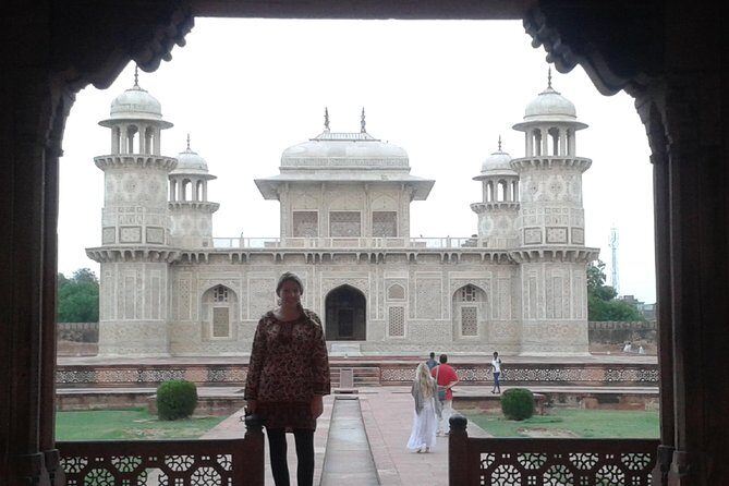 Delhi to Agra and Taj Mahal Private Day Trip by Express Train with Lunch - The Pros and Cons