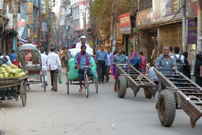 Dhaka Popular Street Photography Tour - Dhaka University & Shahid Minar – Symbols of National Pride