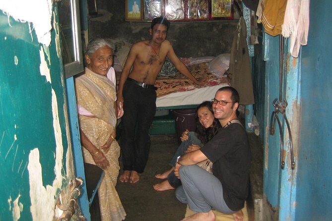 Dharavi slum tour in Mumbai by Female tour guides of the slum - Authentic Community Engagement and Personal Stories