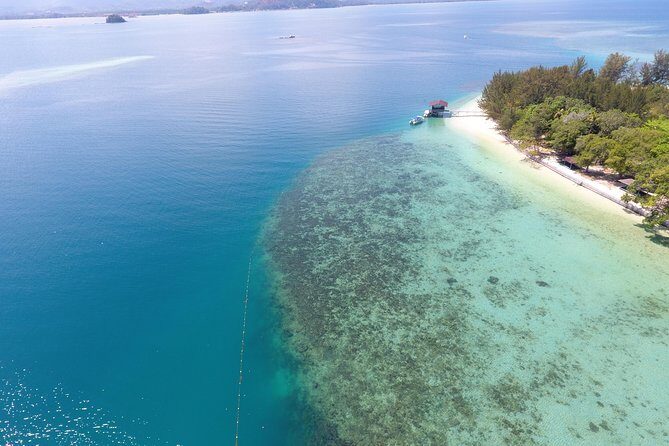 Dinawan Private Island Hopping by Speedboat from Kota Kinabalu Include Lunch - Lunch and High Tea: A Tasty Local Meal