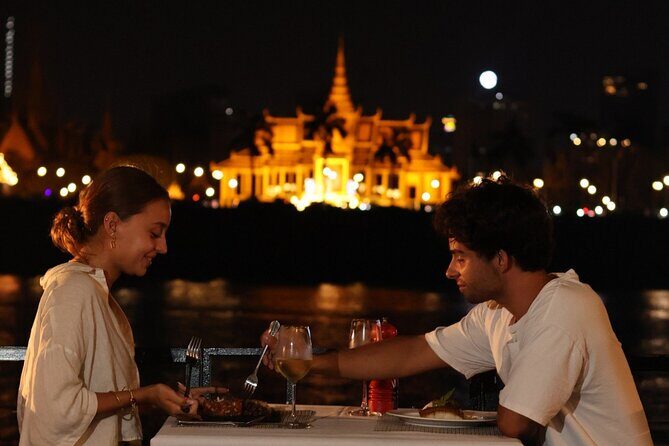 Dinner Cruise 1h45 on the Mekong including 4 courses - The cruise experience and views