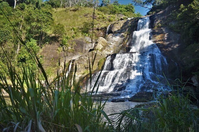 Diyaluma Waterfall and Natural Pool Bath With Lunch - Exploring Diyaluma Falls