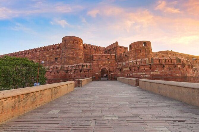 Enchanting Taj Mahal Same Day Tour by Gatiman Train From Delhi - The Experience: Pros and Cons
