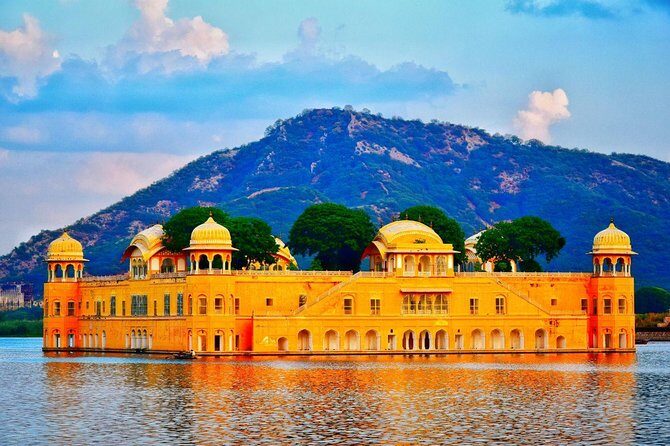 Exclusive 1-day Jaipur tour with High End SUV - Who Might Want to Consider Other Options?