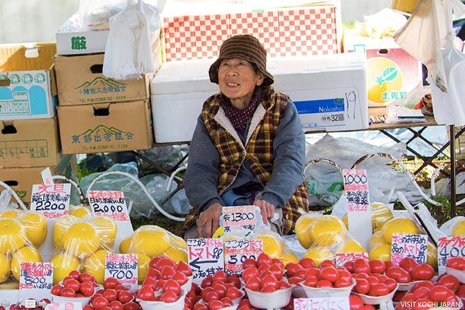 Experience the energy of Kochi: Sunday Market Tour includes Kochi Castle - Practical Details and What to Expect