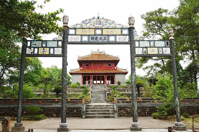 Explore Hue's 3 Royal Tombs with an (ES) driver only. - How the Experience Feels