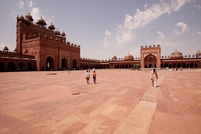 From Delhi : 2 Days Agra Overnight Taj Mahal Tour - A Closer Look at the Itinerary