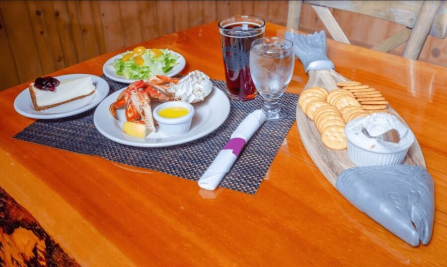 From Ketchikan: Crab Feast Lunch at World Famous Lodge - What to Expect from the Experience