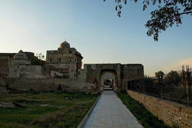 From Lahore: Katas Raj Temple, Khewra Salt Mines & Kalar Kahar Day Trip - Who Would Love This Tour?