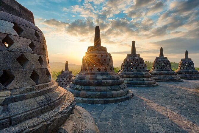 From Yogyakarta: Borobudur &Prambanan-Bromo-Waterfall-Ijen 6 Days - Exploring Java’s Iconic Sights: A Close Look at the Itinerary